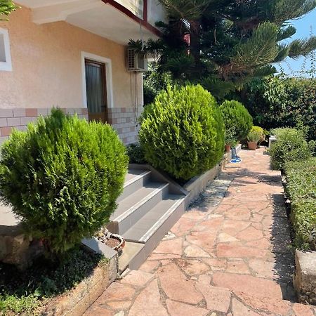 Elias Guest House Sarandë エクステリア 写真