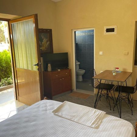 Elias Guest House Sarandë エクステリア 写真