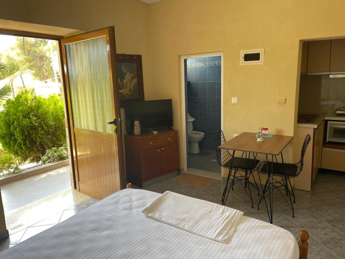Elias Guest House Sarandë エクステリア 写真