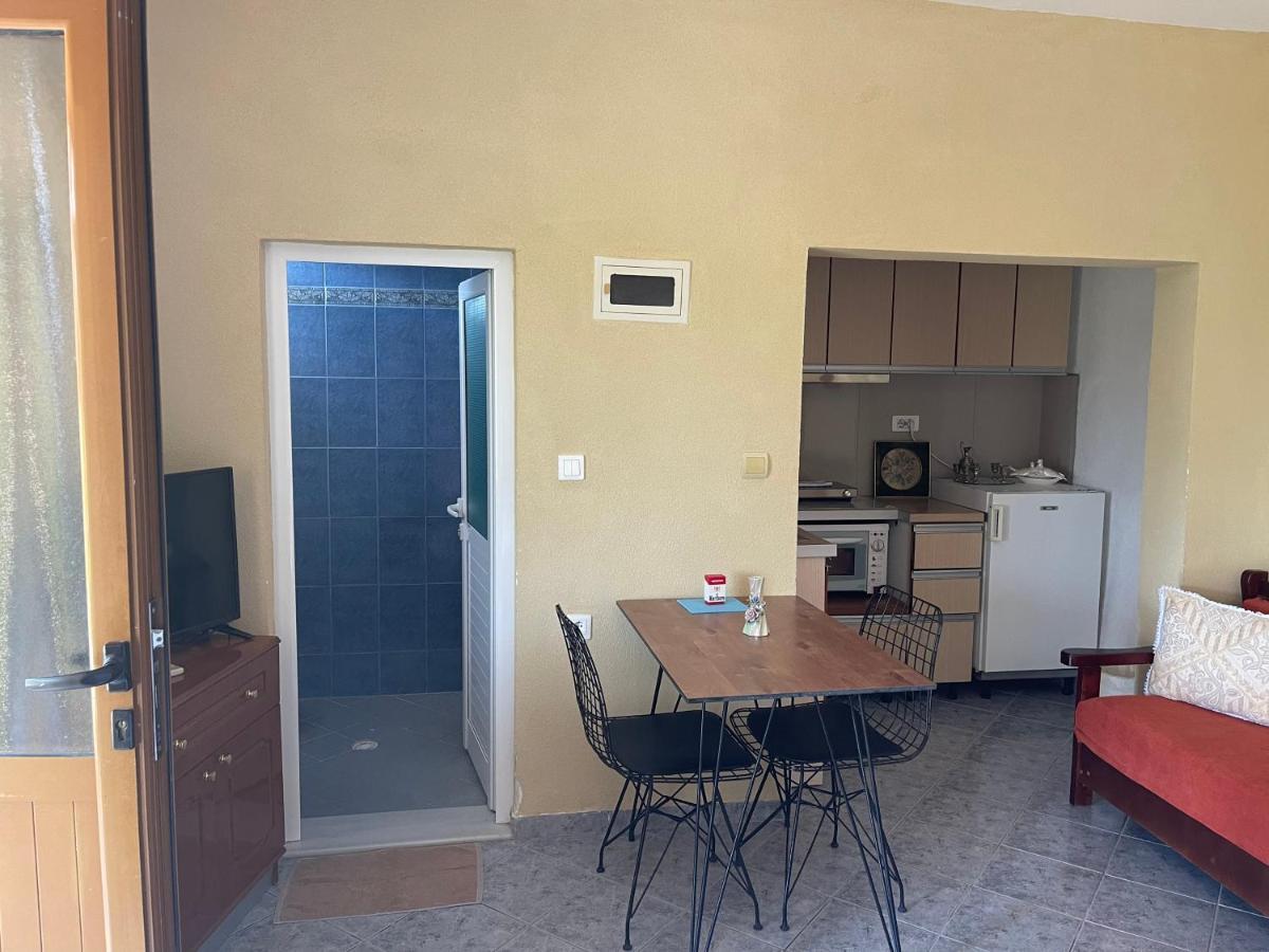 Elias Guest House Sarandë エクステリア 写真